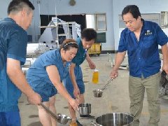 清涼送一線(xiàn) 員工點(diǎn)個(gè)贊