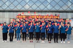 公司員工組方隊(duì) 激情昂揚(yáng)迎國(guó)慶