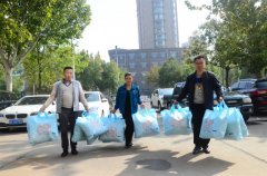 重陽(yáng)節(jié) 公司代表走進(jìn)敬老院獻(xiàn)愛(ài)心