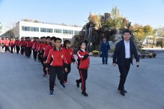 濱州實驗學(xué)校開展主題活動 走進(jìn)華紡感受創(chuàng)造